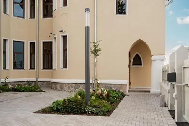 Stylish In Historic Doll, Center