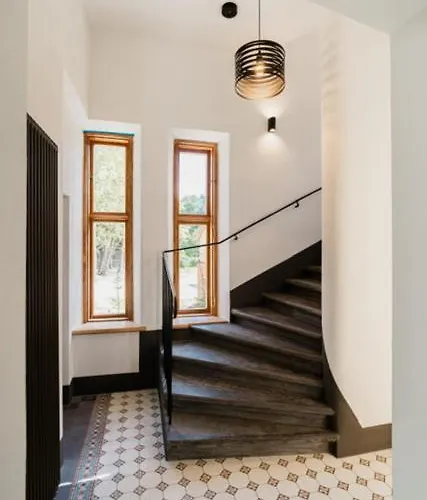 Stylish In Historic Doll, Center *